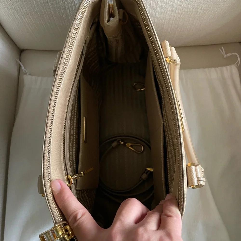 PRADA - Saffiano Large Galleria Double Zip Tote in Beige - Picture 3 of 16